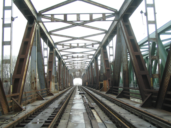 3. kép. A régi Tisza-híd kétvágányos szerkezete az idők során elavult, cseréje szükségessé vált