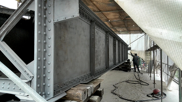 10. ábra. A Tolcsva-híd korrózióvédelmi munkái (Fotó: Balogh Péter)