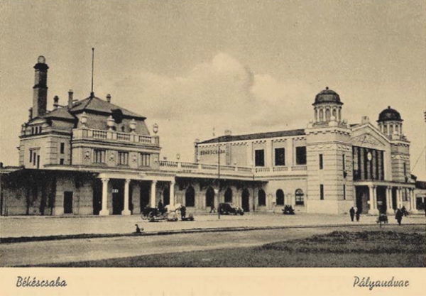 1. kép. A régi és az új felvételi épület 1933–1944 között