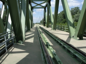 21. ábra. Az átépített szolnoki Tisza-híd Edilon felépítménnyel (Fotó: Tóth József)