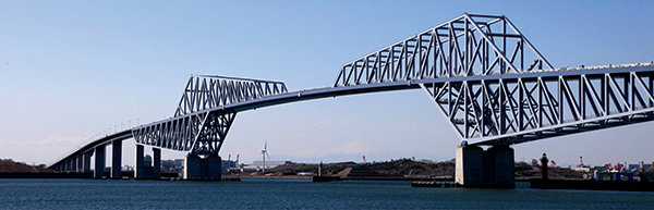 1. ábra. A Tokyo Gate Bridge oldalnézete – BHS500 és BHS700 anyagból készült [1]