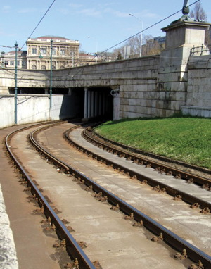 29. ábra. A 2-es villamos átvezetése a Lánchíd alatt