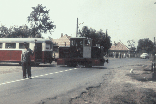 5. ábra. Az útátjáró fedezése jelzőőrrel, 1979 (Matthias Arndt gyűjteménye)