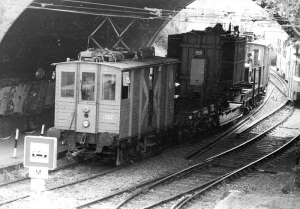 7. ábra. Transzformátor szállítása a Ganz gyárba a Déli pályaudvarról, a Moszkva tér alagútjában. (Forrás: villamosok.hu)