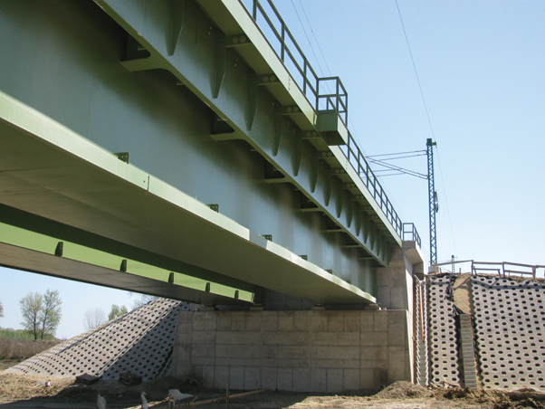 7. ábra. Az elkészült híd alulról (Fotó: Gyurity Mátyás)