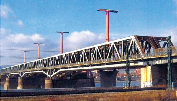 16. ábra. A budapesti Déli összekötő Duna-híd jelenlegi két rácsos felszerkezete