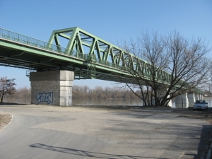 2. ábra. A budapesti Északi Duna-híd jelenlegi szerkezete Buda felől