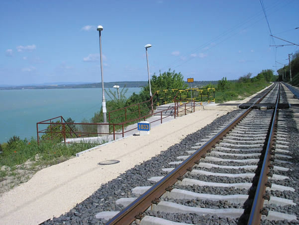 17. ábra. A Balaton az átépült vasúti pályával