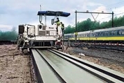 11. ábra. Vasúti pálya­le­mez beton­fi­ni­seres kialakítása egy külföldi példán
