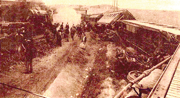 1. kép. Az 1922-es herceghalmi vasúti baleset utáni kép