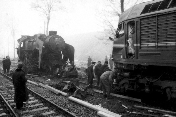 1. kép. A két mozdony a baleset után [16]