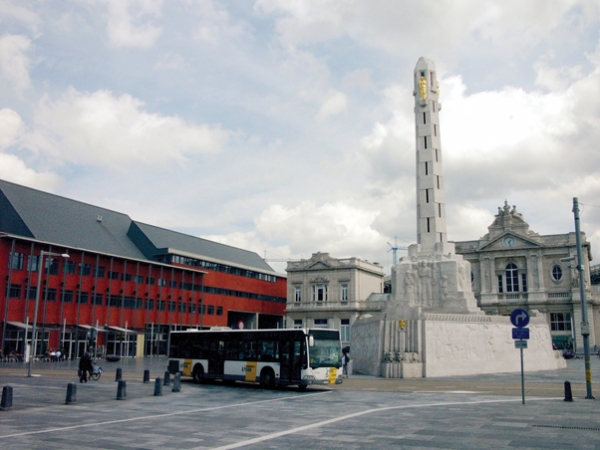 3. kép. Leuven – a vasútállomás előtti tér sokfunkciós, többszintes intermodális csomópontként működik