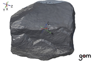 5. ábra. Egy kőzetszemcse 3D képe (felületmodellje) a globális és lokális koordináta-rendszerrel