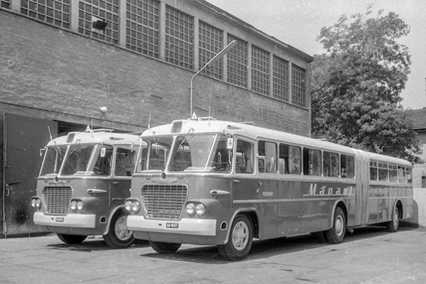 4. ábra. 1966-ban munkába álltak vidéken is az első Mávaut csuklós autóbuszok