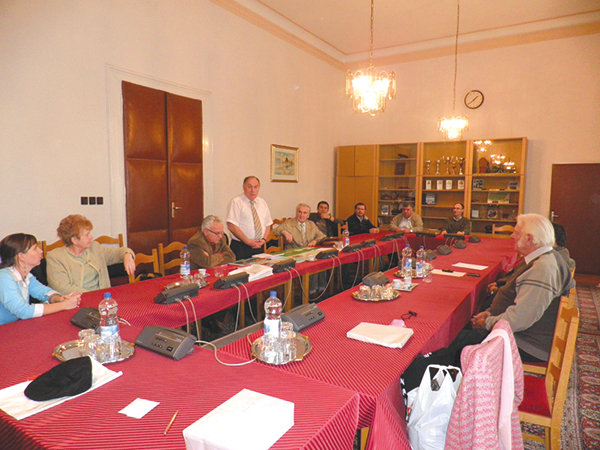 13. ábra. Záró szerkesztőbizottsági ülés, 2009. (Fotó: Kiss Józsefné)