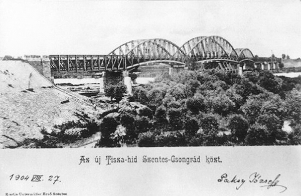 3. ábra. A régi csongrádi vasúti Tisza-híd egy 1904-es képeslapon, még vasút nélkül (Wikipédia)