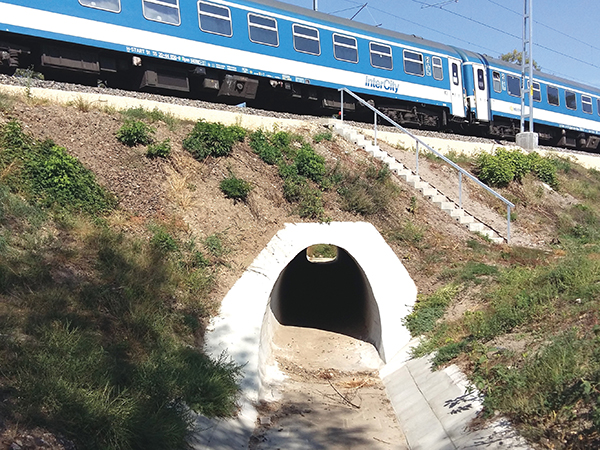 1. kép. 2,0 méter nyílású felújított beton csőáteresz