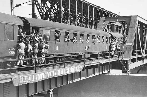 1. ábra. Déli összekötő vasúti Duna-híd (1948)