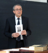 4. ábra. Dr. Dunai László professzor köszönti a Kossalka-emlékülésen  megjelenteket (Fotó: Gyukics Péter)
