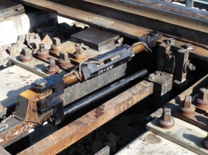 50. ábra. B 54 XIV. rendszerű kitérő új (az erőátadási síkhoz közeli), rövid rudazata