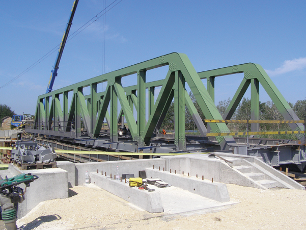 4. kép. Az Apavári híd új bordás kiegyenlítő lemeze (Fotó: Fülöp Zoltán)