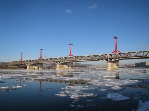 19. ábra. A Déli összekötő vasúti Duna-híd (Fotó: Szánthó Géza)