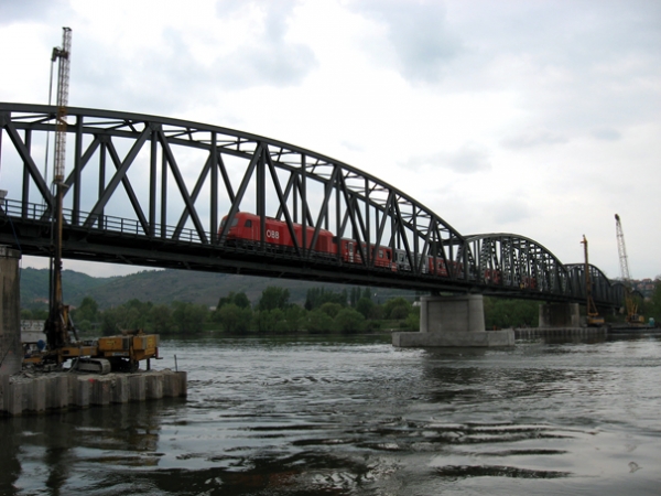 8. ábra. A kremsi Duna-híd (jelenlegi szerkezetek)