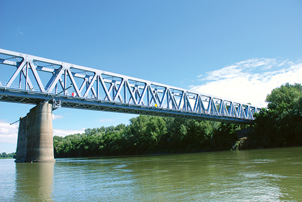 7. ábra. Az 1986-ban átadott csong­rádi Tisza-híd