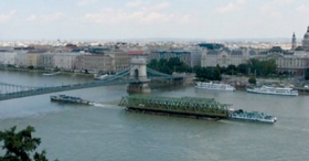 8. ábra. Az Északi vasúti Duna-híd elemeinek szállítása