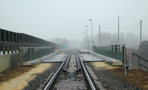 4. ábra. Az ártéri híd egy ködös, esős napon. (Fotó: Lakatos István)