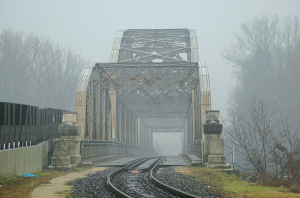 5. ábra. A már önállóan csak vasúti forgalmat szolgáló híd. (Fotó: Lakatos István)