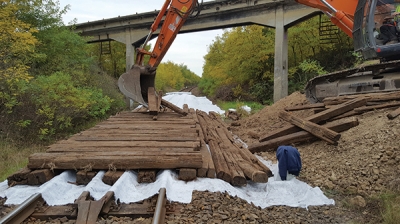 6. ábra. A nagyvasúti pálya letakarása a híd bontásához