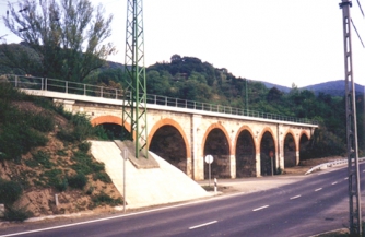 4. ábra. A Budapest–Szob vasútvonal zebegényi völgyhídja